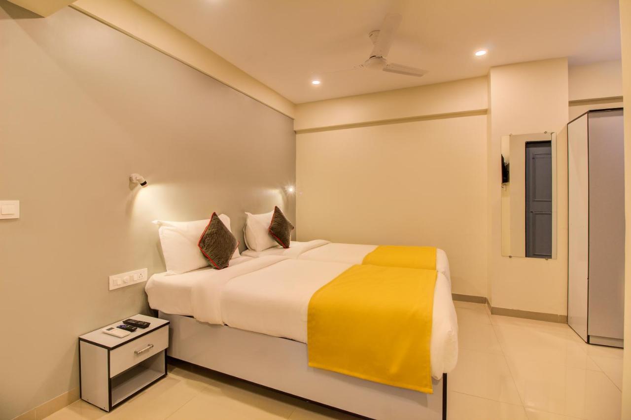 Hotel Housemate *