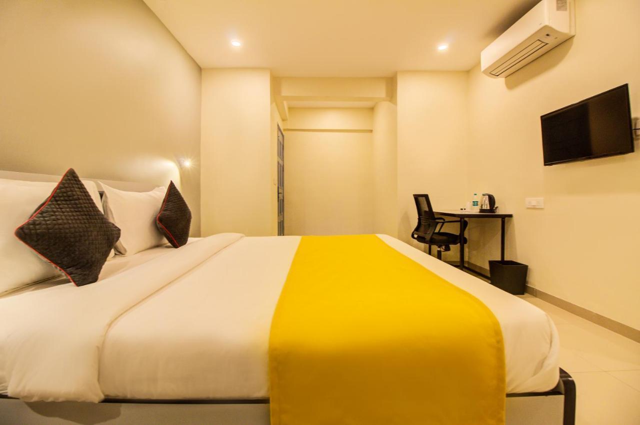 Hotel Housemate